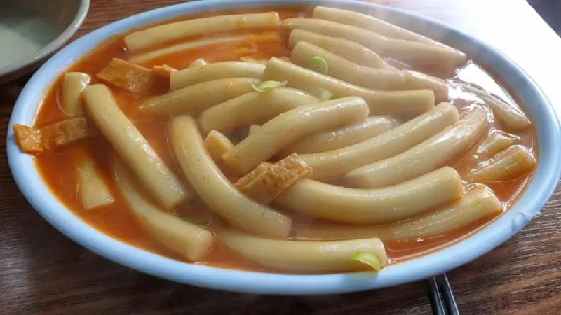 완전 밍밍해보이는데 의외로 맛있다는 떡볶이.jpg