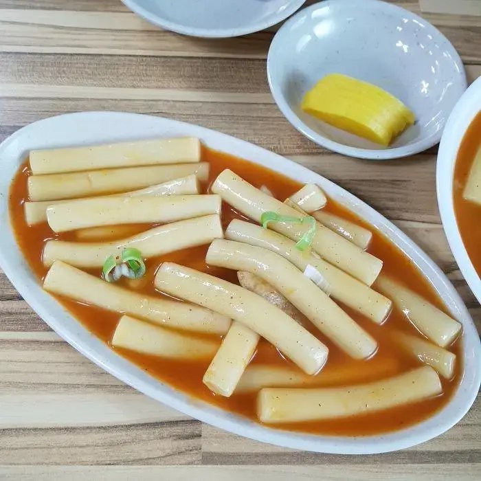 완전 밍밍해보이는데 의외로 맛있다는 떡볶이.jpg