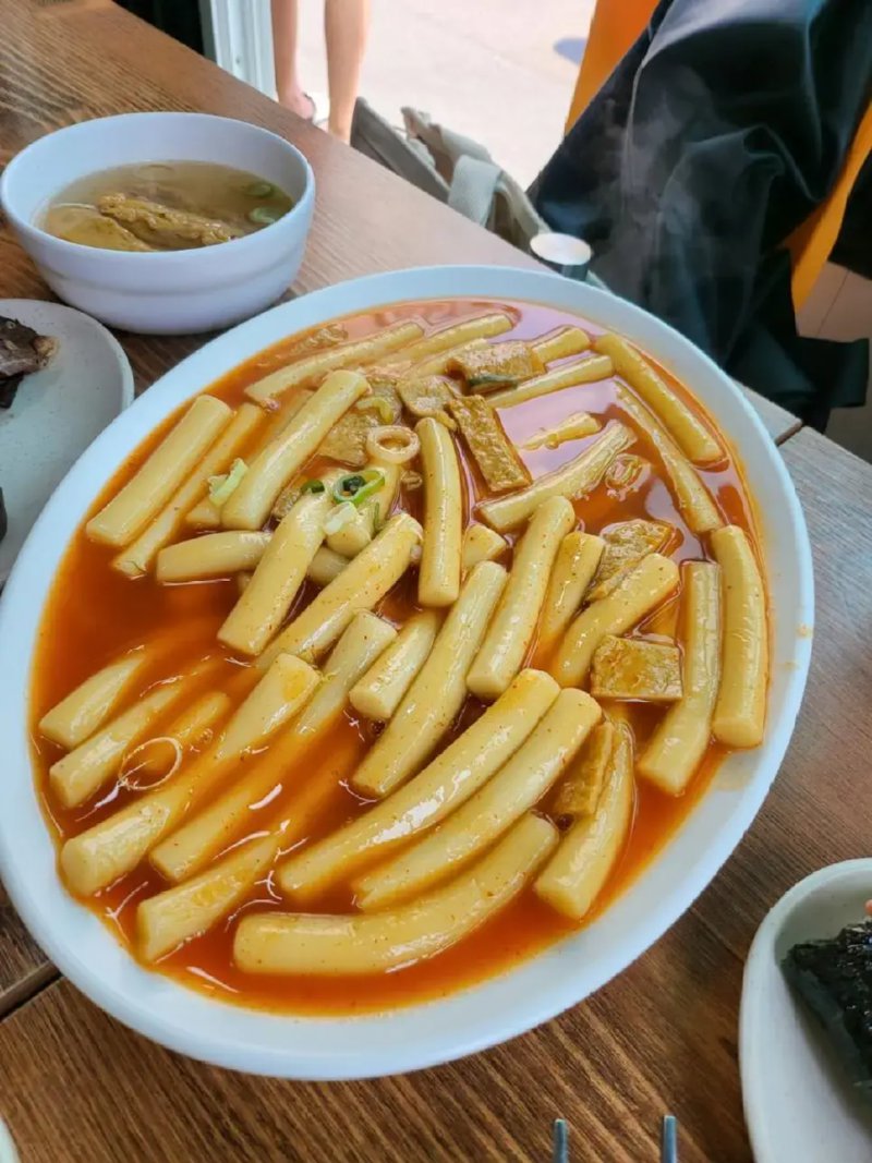 완전 밍밍해보이는데 의외로 맛있다는 떡볶이.jpg