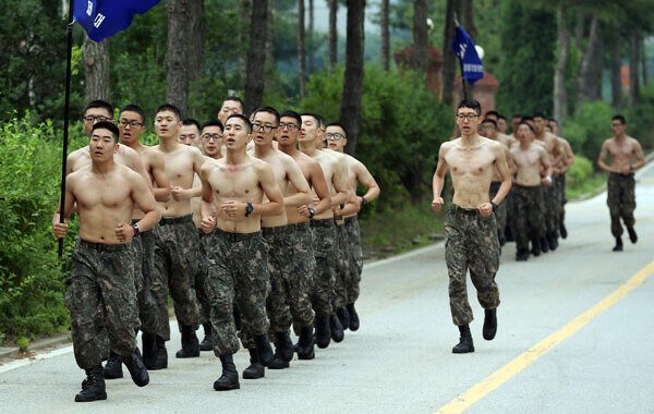 한국 최대 규모 러닝 크루의 집단 달리기 현장