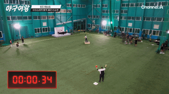 여자 아이스하키 국대 골리 출신의 야구 포수 실력 ㄷㄷ