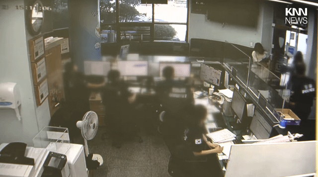 등록금 잃어버린 외국인 유학생 gif