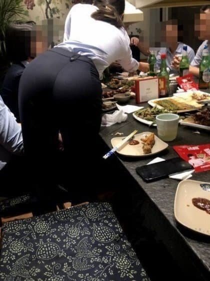 회식자리 술 강요하는 여자 상사..jpg