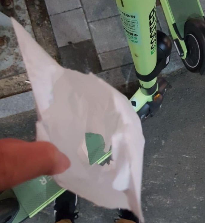 싱글벙글 붕어빵 샀는데..