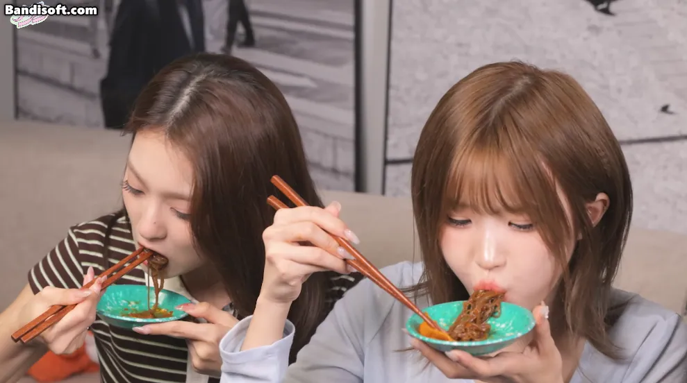 서울 4대 불냉면 먹방하는 걸그룹 처자들.jpgif