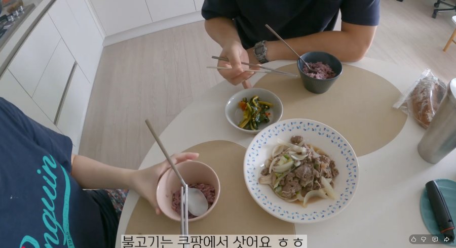 흔한 MZ 신혼 밥상.jpg