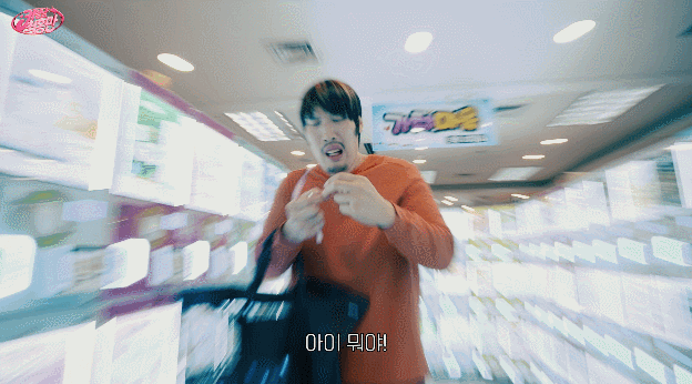 잡히는 모든걸 미니어쳐로 만들어버리는 최홍만 ㅎㄷㄷ