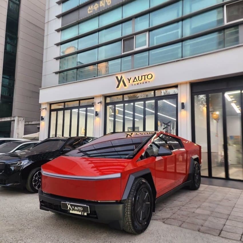 최근 인천에서 목격된다는 빨간 사이버트럭.jpg