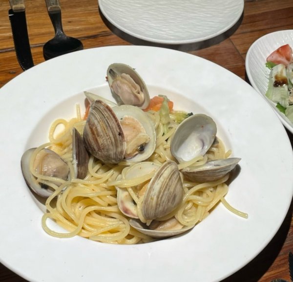 강남 한복판 파스타 가격이 너무 저렴해서 논란인 가게