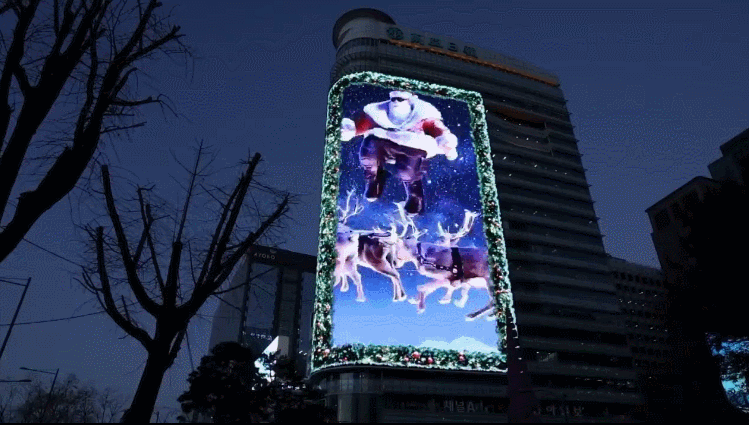 광화문 전광판에 뜬 초대형 산타클로스 ㄷㄷ