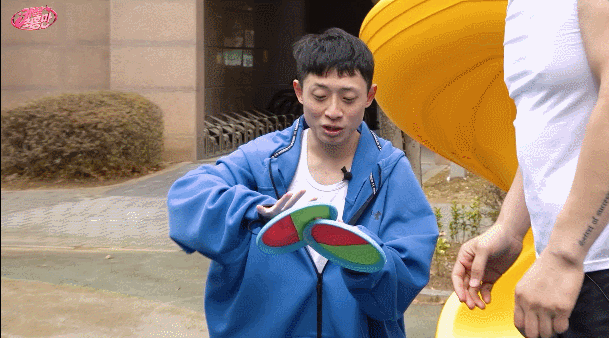 두 눈이 의심되는 158cm 남자와 217cm 최홍만의 차이 ㄷㄷ