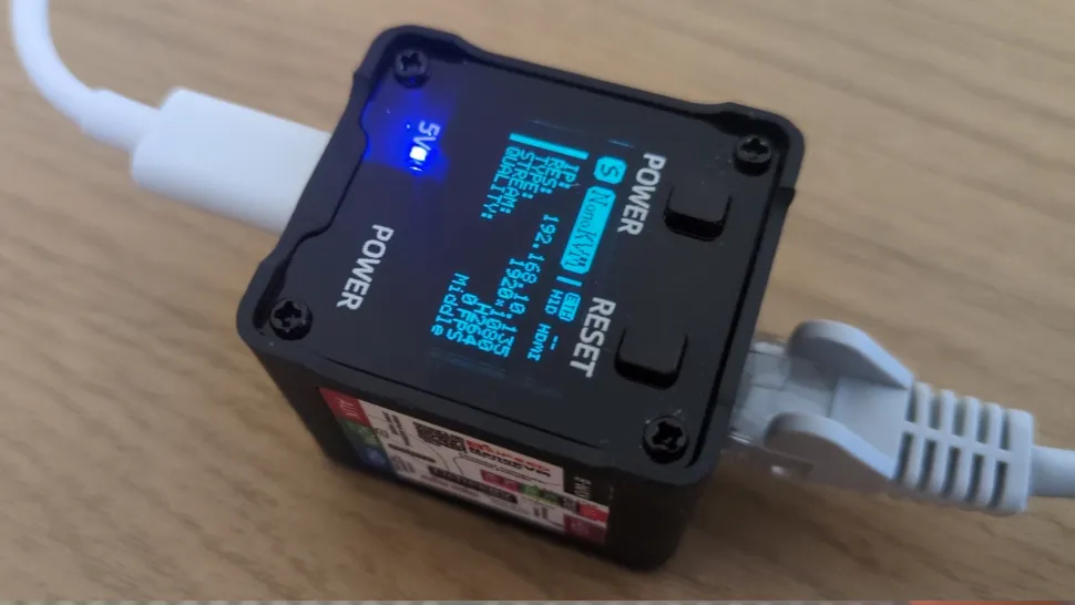 중국의 실수라던 컴퓨터 기기 KVM에서 초소형 도청용 마이크 발견