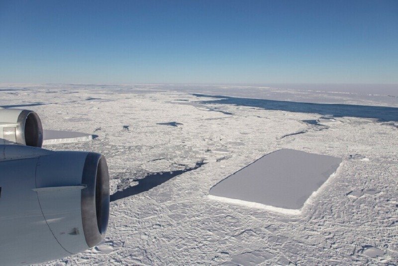 나사에서 자연발생이라고 하는 빙상.jpg