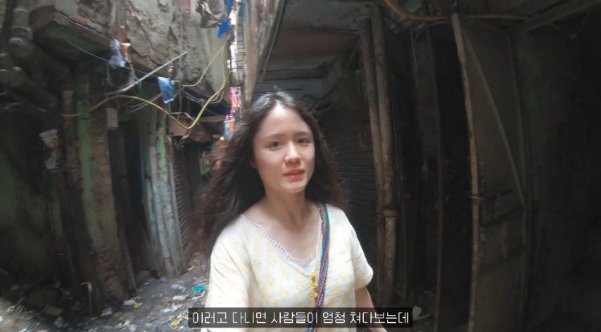 여자 혼자 인도 여행하면 받는 시선.jpg