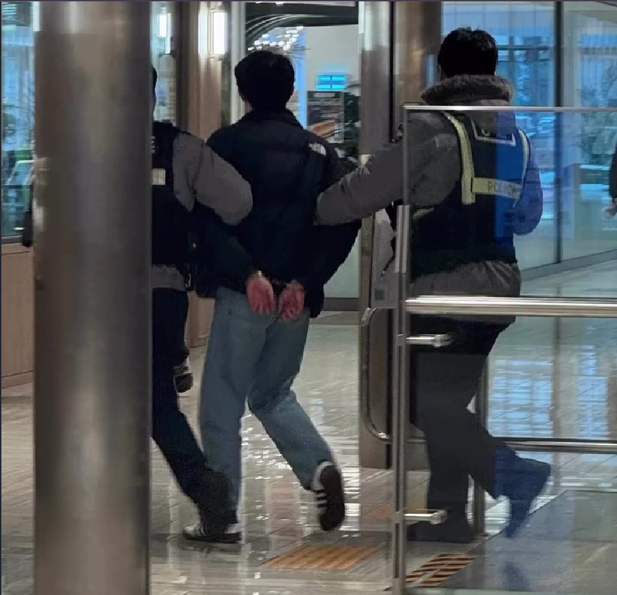 아무 女 껴안고 손 더듬, 다 만지고 다닌 ‘광교 성추행범’ ‘황당’