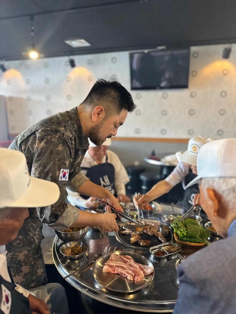 오픈전 참전용사 먼저 대접한 식당