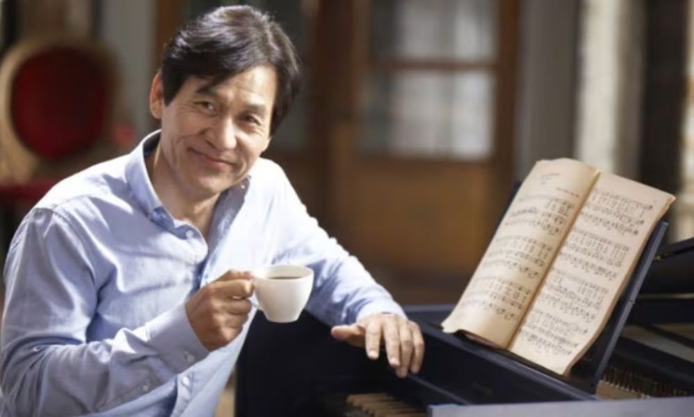 동서식품, '38년 인연' 故 안성기 떠나보내고…