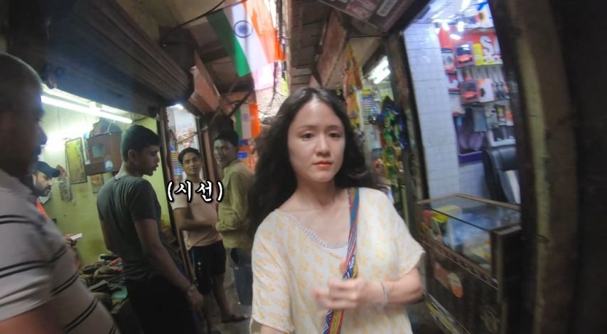 여자 혼자 인도 여행하면 받는 시선.jpg