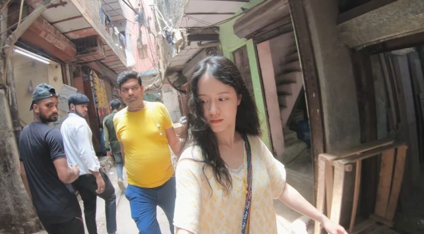 여자 혼자 인도 여행하면 받는 시선.jpg