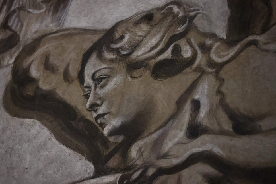 복원한 로마 성당 천사 벽화, 총리 얼굴 ‘닮은꼴’…조사 착수