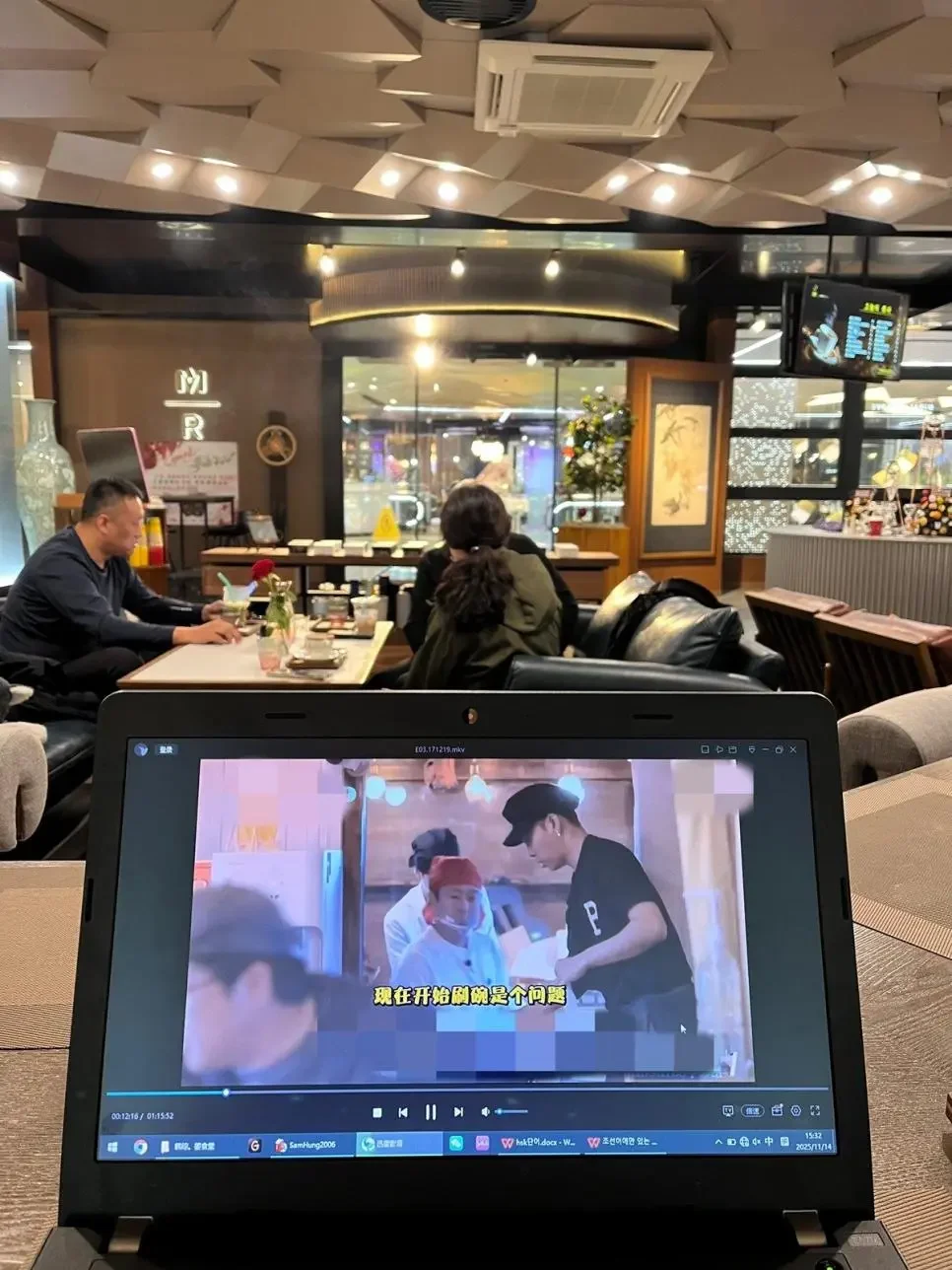 북한 평양의 카페와 쇼핑몰 근황