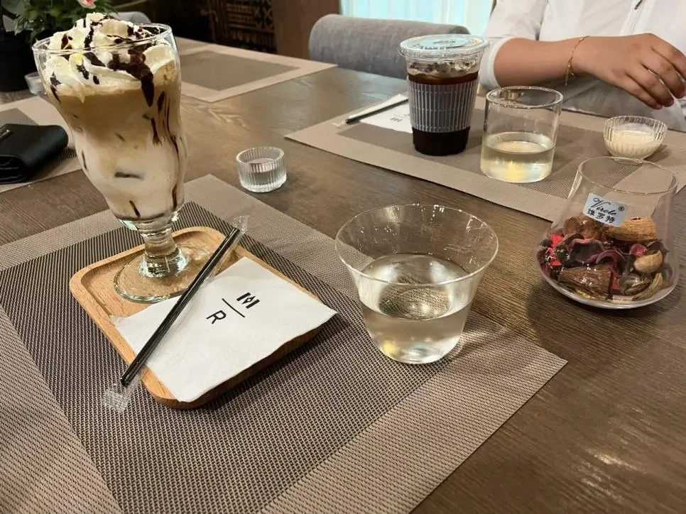 북한 평양의 카페와 쇼핑몰 근황
