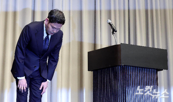 '5·18 모독' 스타벅스, 사상 첫 전 매장 조기 종료…역사교육 실시